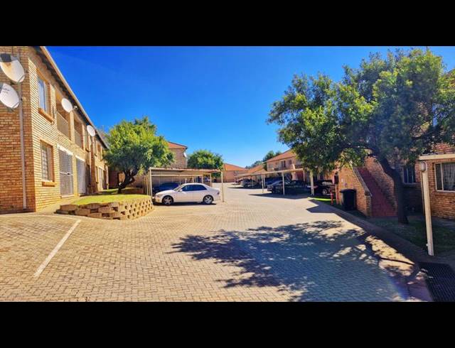 2 BEDROOM HOUSE FOR SALE IN GROBLERPARK